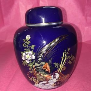 Vintage Porcelain Chinoiserie-Style Lidded Ginger Jar with 24K Gold Trim